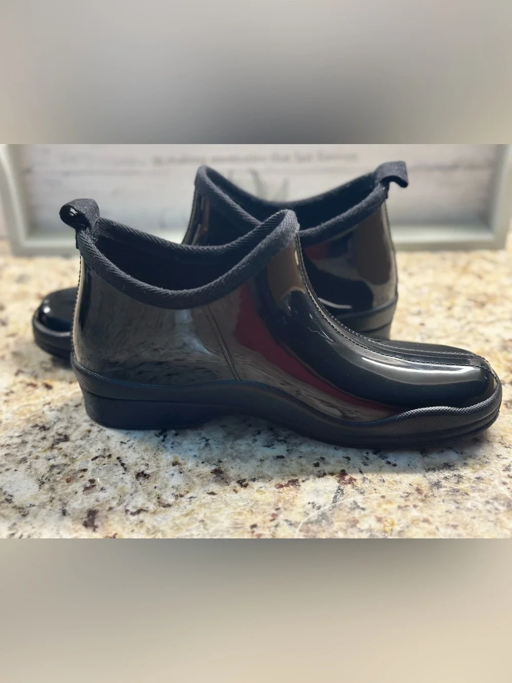 Groundwork sleek black